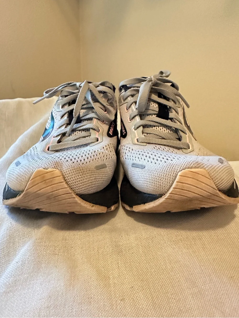 Brooks Adrenaline GTS 22 Women’s Running Shoes Gray Rose 8.5 Athletic Neutral